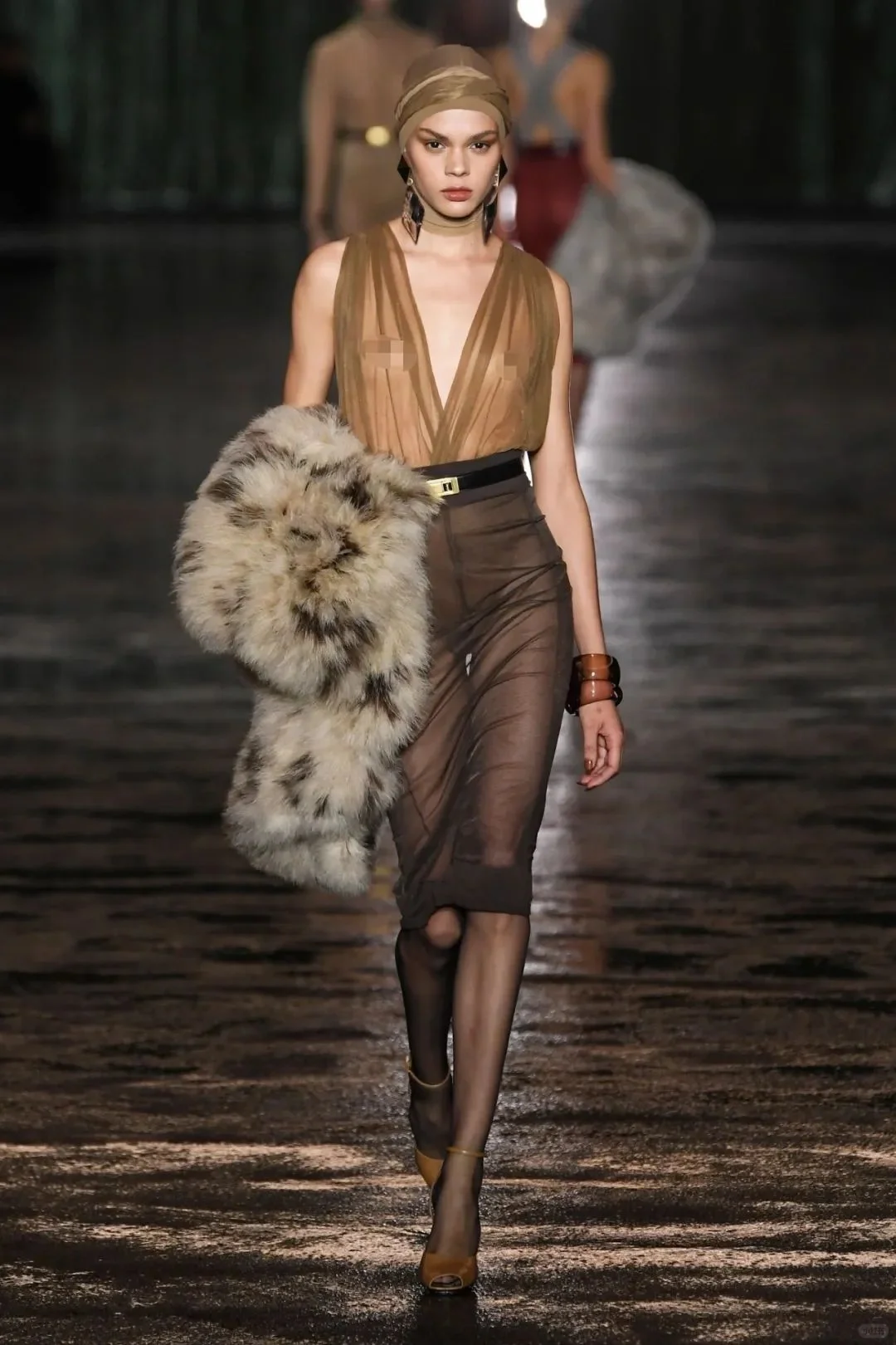 Saint Laurent 秋季系列“透视”女神