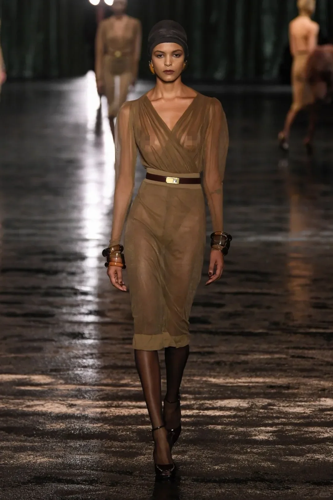 Saint Laurent 秋季系列“透视”女神