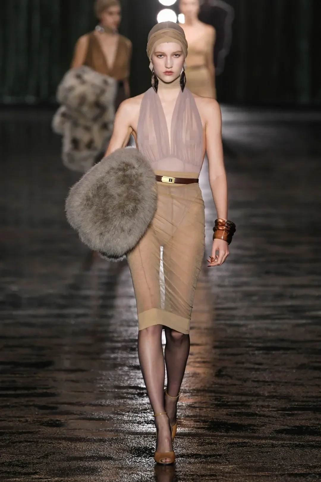 Saint Laurent 秋季系列“透视”女神