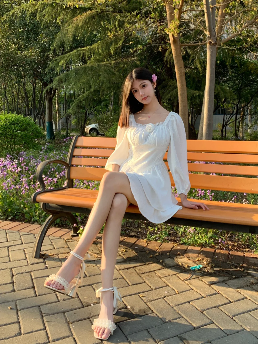 纯白色裙子真的是很清纯啊