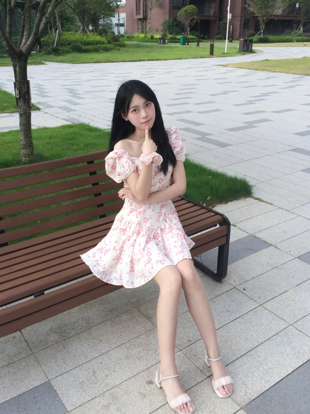 碎花裙和夏天真的很配🌸