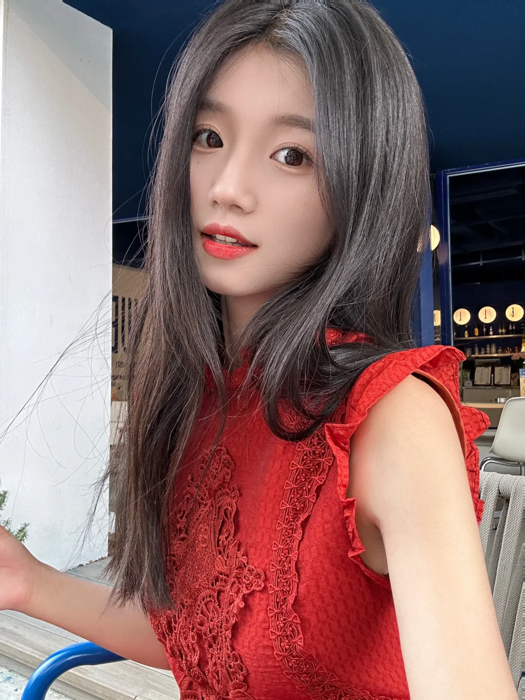 阴天和红裙