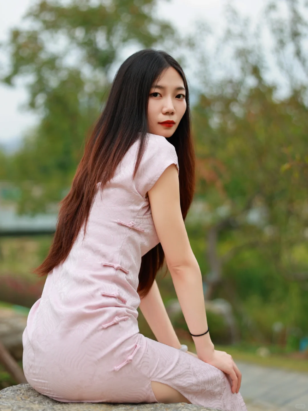 被粉色旗袍美到啦！