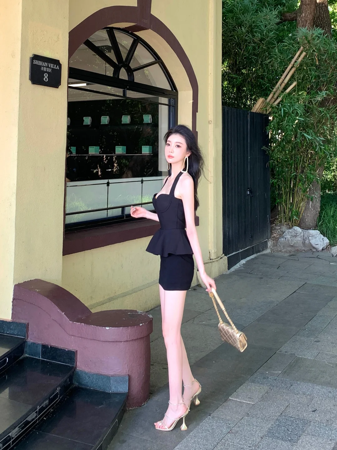 穿高跟鞋的女王