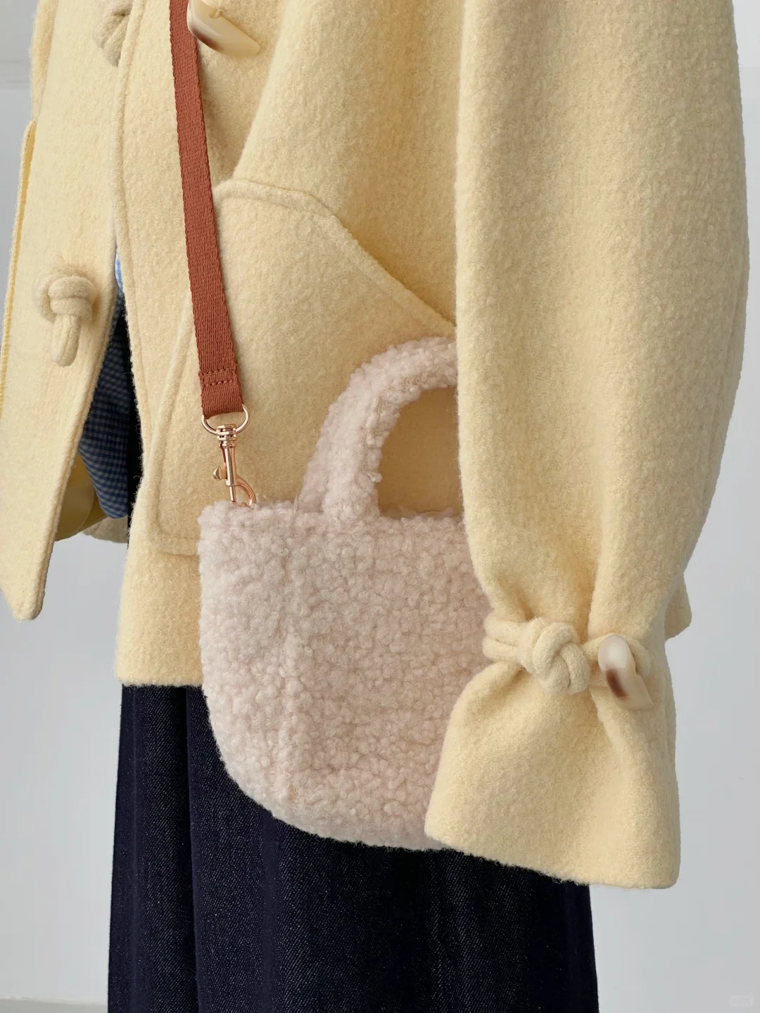 💛💛被这件奶黄色牛角扣大衣可爱到啦💛💛