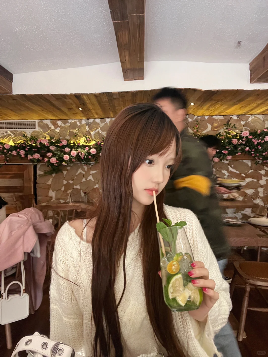 石中绝美校花，运动会排队去加她，美炸炸。