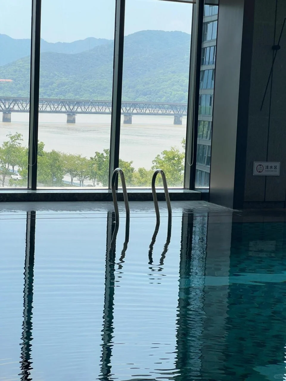 🏊‍♀️竞速游泳自拍 | 泳池里的速度与激情
