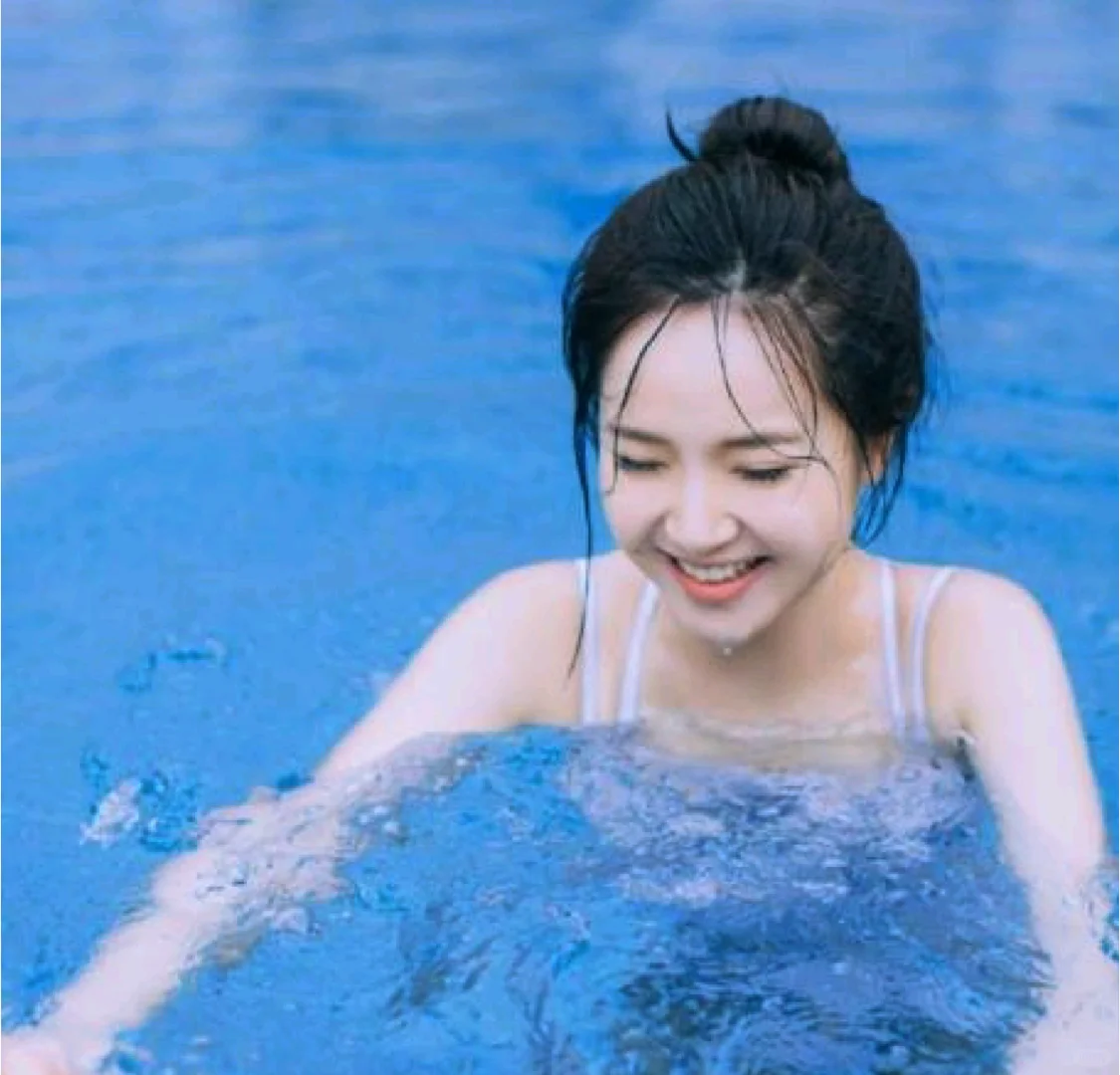 北京女教练，水下教学