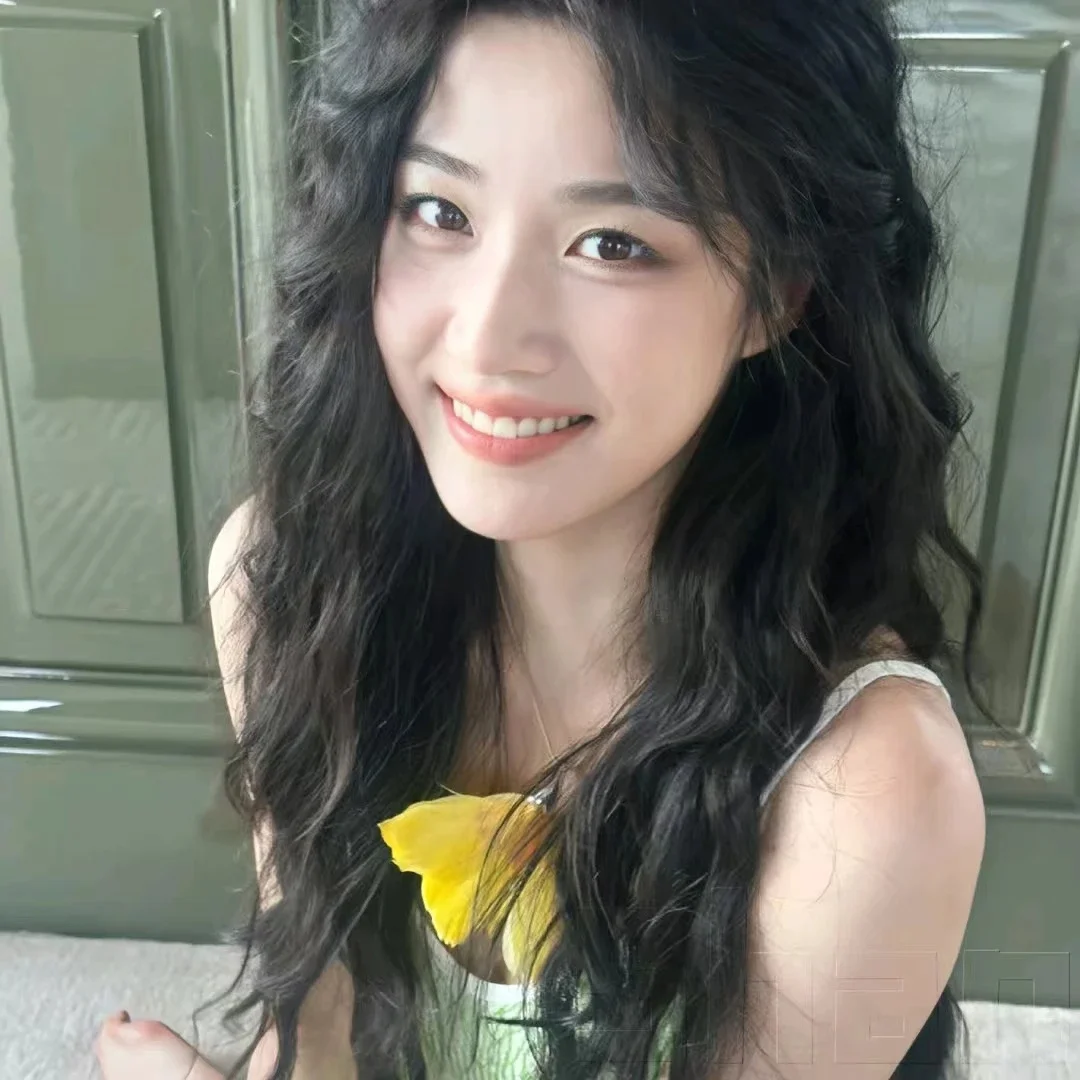私藏桃花𝙒𝙚𝘾𝙝𝙖𝙩头像