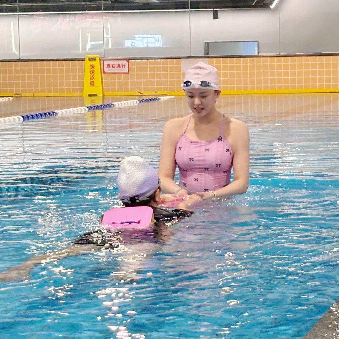 游泳🏊🏻‍♀️女教练、学游泳真的可以减肥！