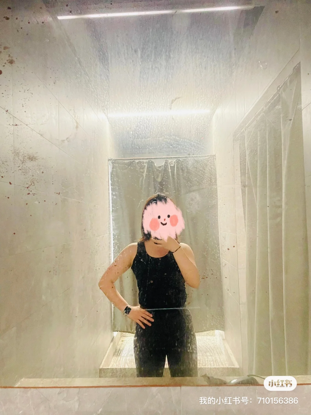 游完泳的健壮女人💪