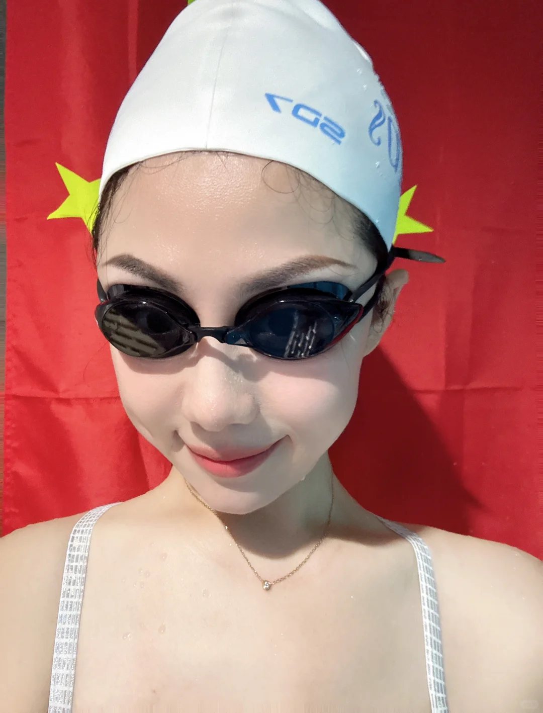 孤泳者拍照都带着一丝丝偷感