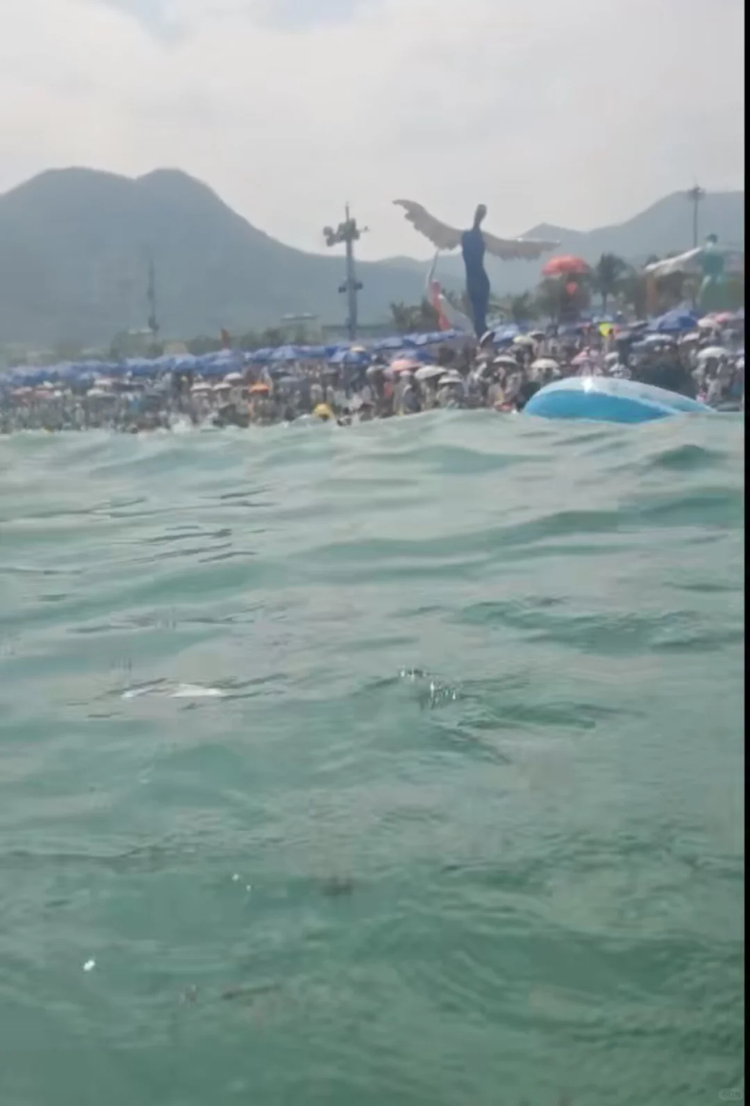 水岸美照与泳浪 瞬间切换的仪式