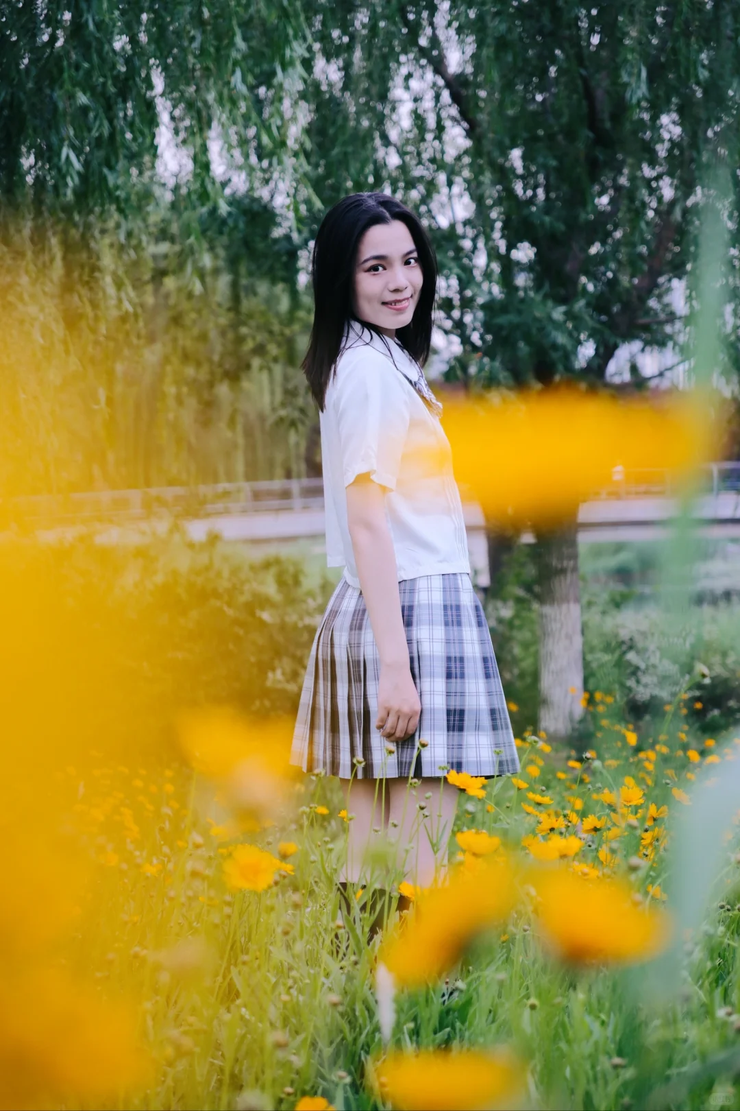 发现流量密码！制服+花海真的yyds