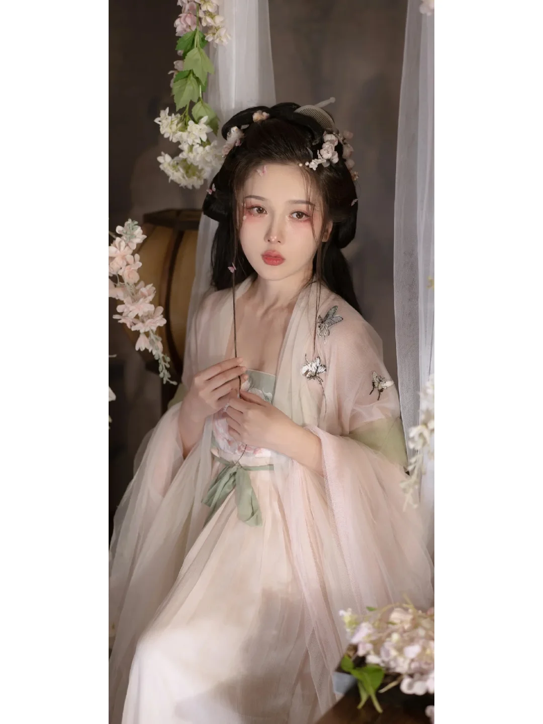 半露性感古装美女;越看越惊艳!