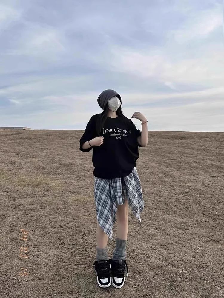 黑金字母T恤，女大学生必备👚