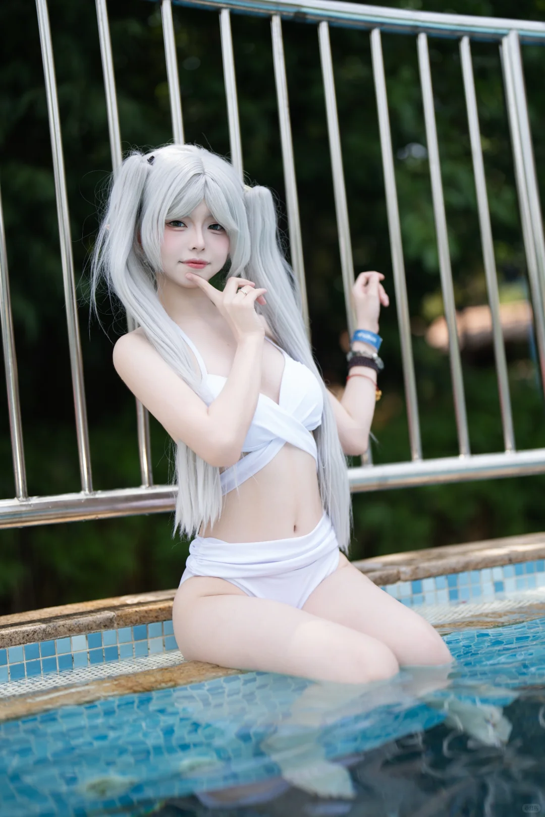 芙莉莲泳装