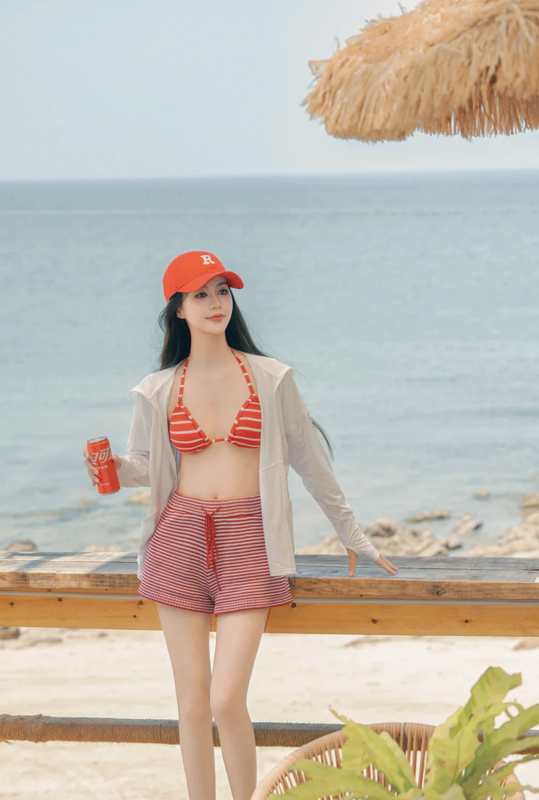 夏日炎炎,海边度假穿搭怎么能少了泳衣呢👙