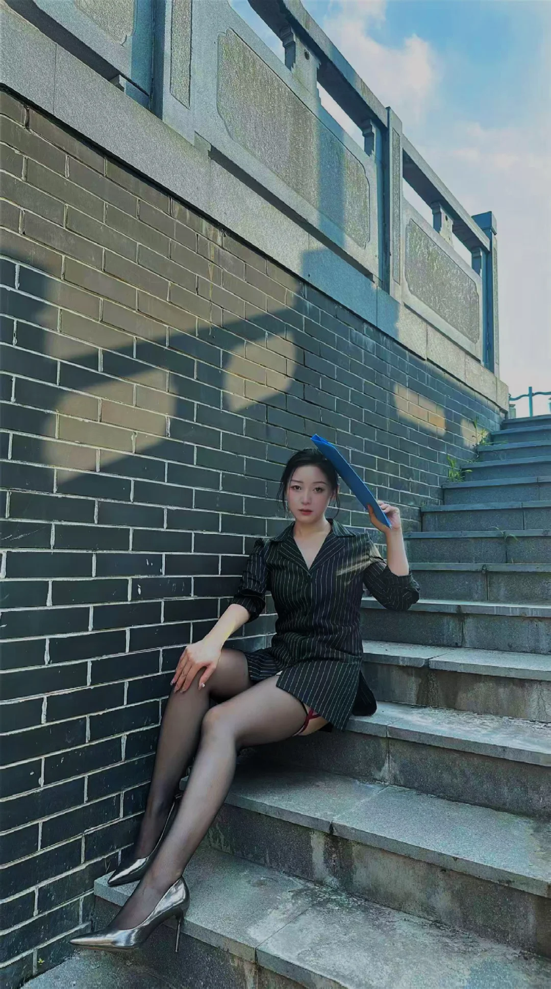 今天是：“有点脾气的女职员”