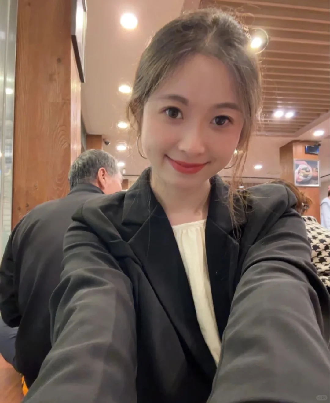 杭州御姐，德云社编外搞笑女 甜妹脸御姐身