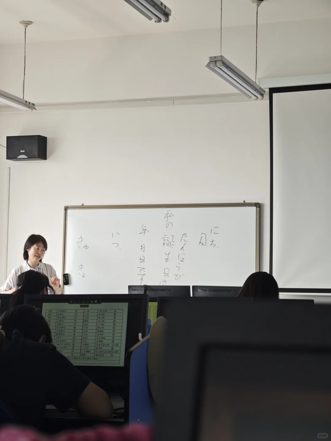 超级无敌巨普通巨无聊女大学生的一天谁想看