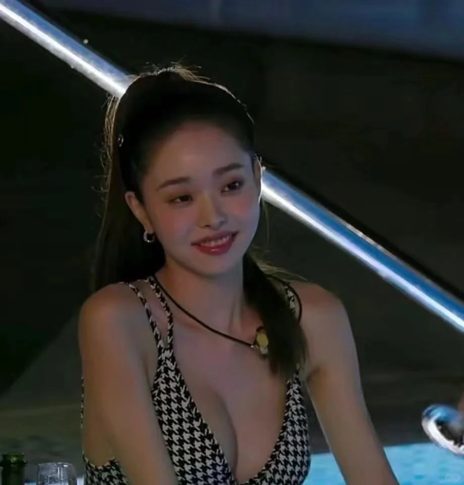 即使她塌了我也还是只记得她