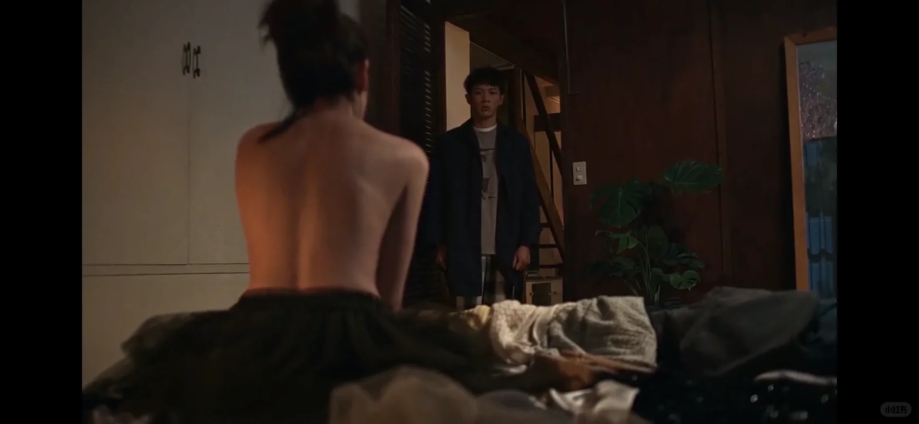 “喜欢我的乳房吗” “很喜欢”