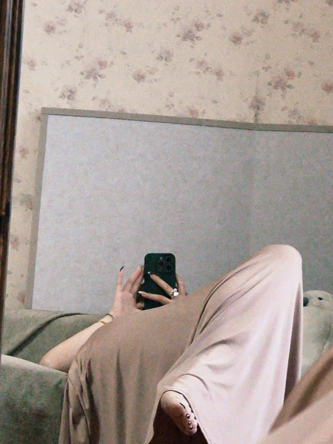 镜子啊 镜子，谁是这个家最危险的女人？👩