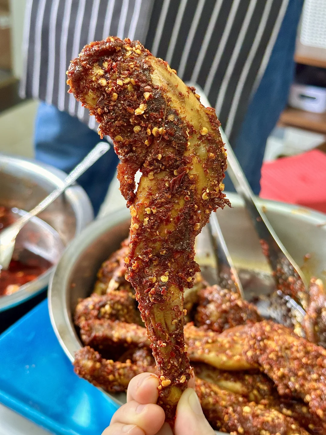 空气里都是麻辣兔腿的油香肉香味！🤤