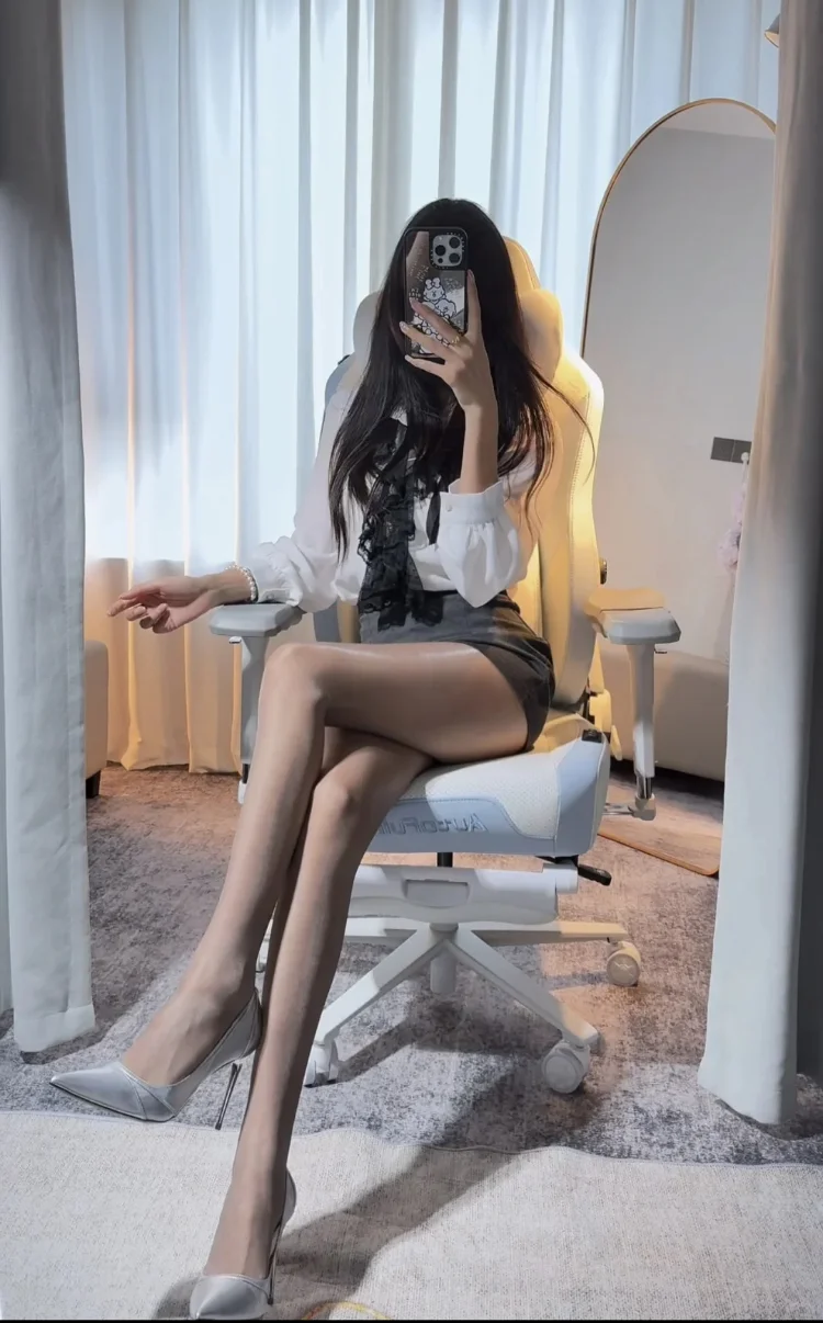 下班了，去约会，还是上班？