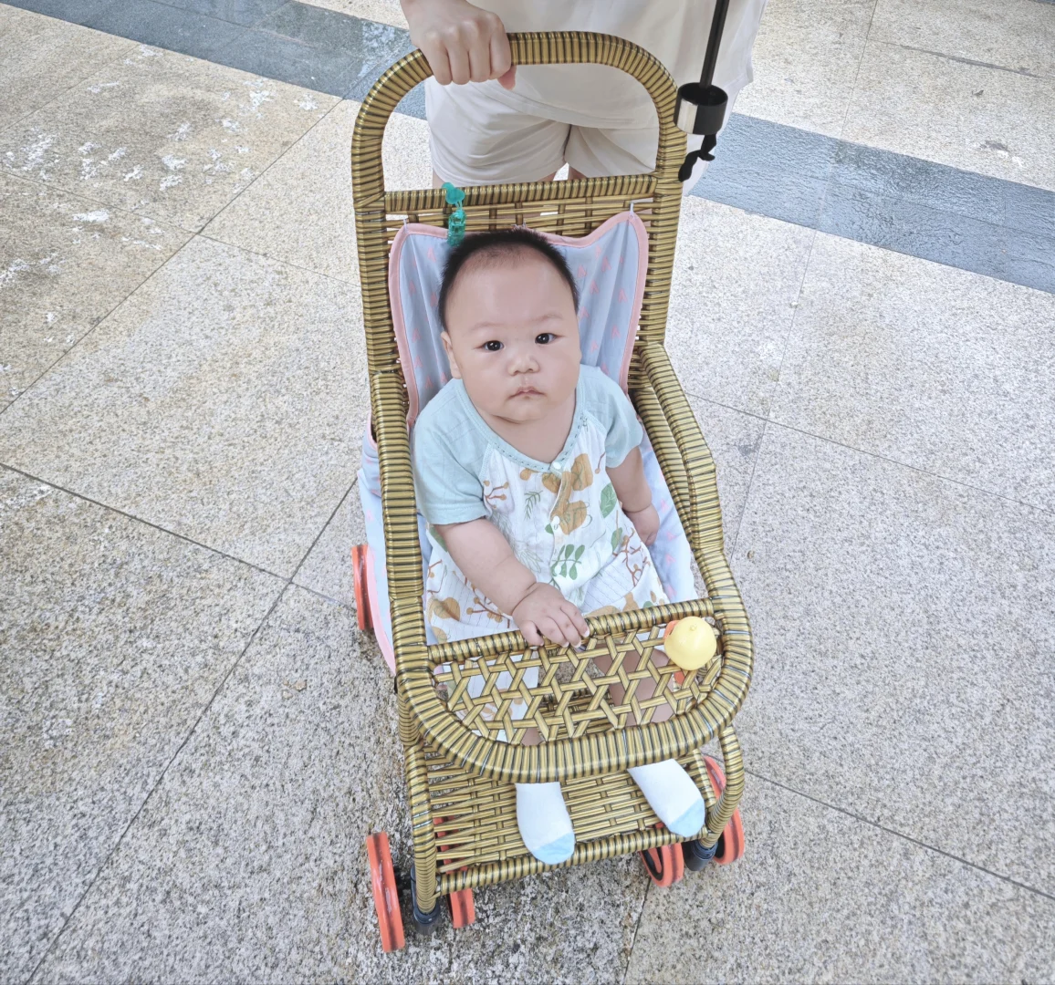 下雨天带宝宝出门