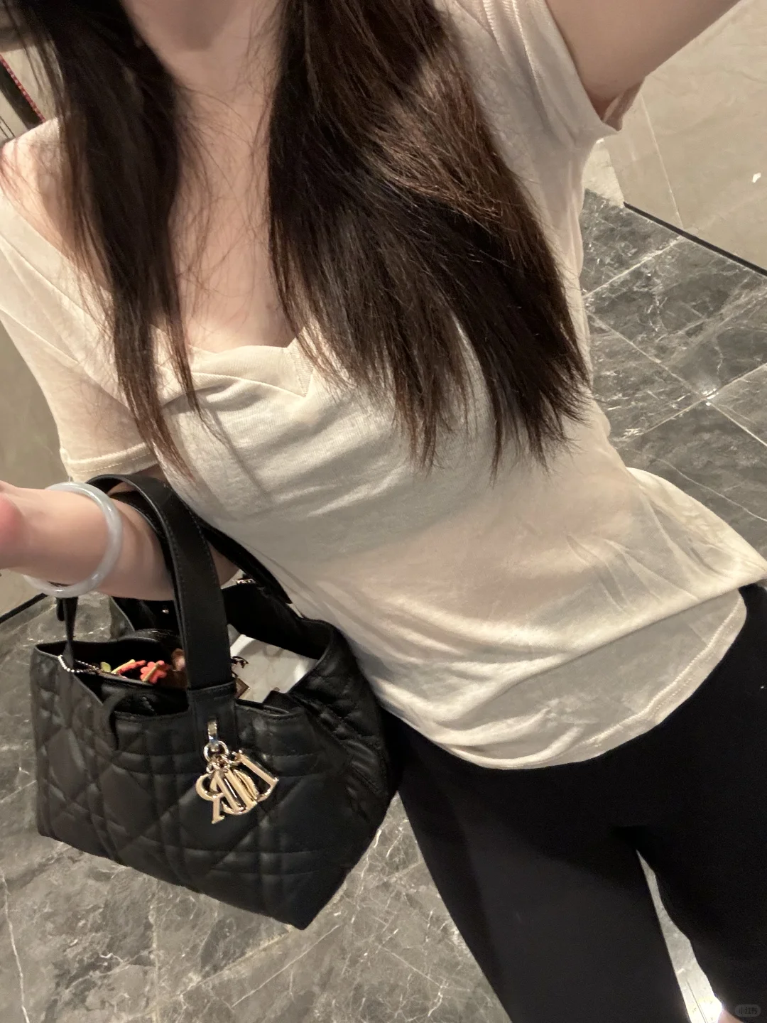 一杯奶茶🧋买的😂这种颜色真的好显嫩嫩ye！