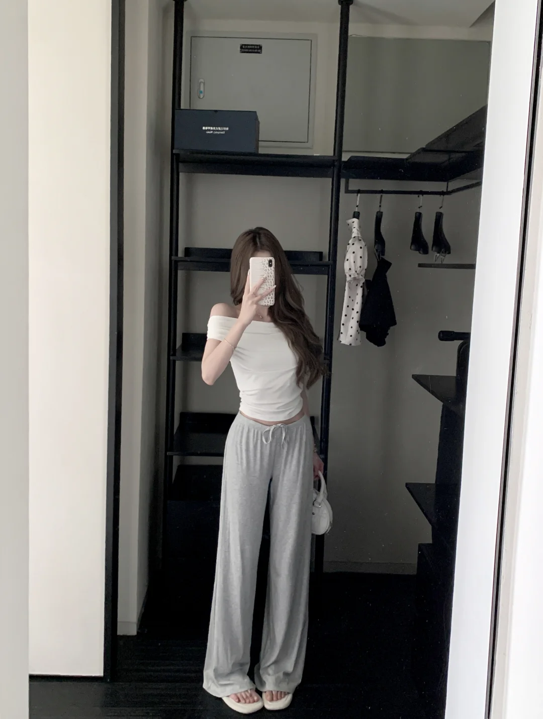 纯欲风宝藏单品 | 单边露肩上衣✨