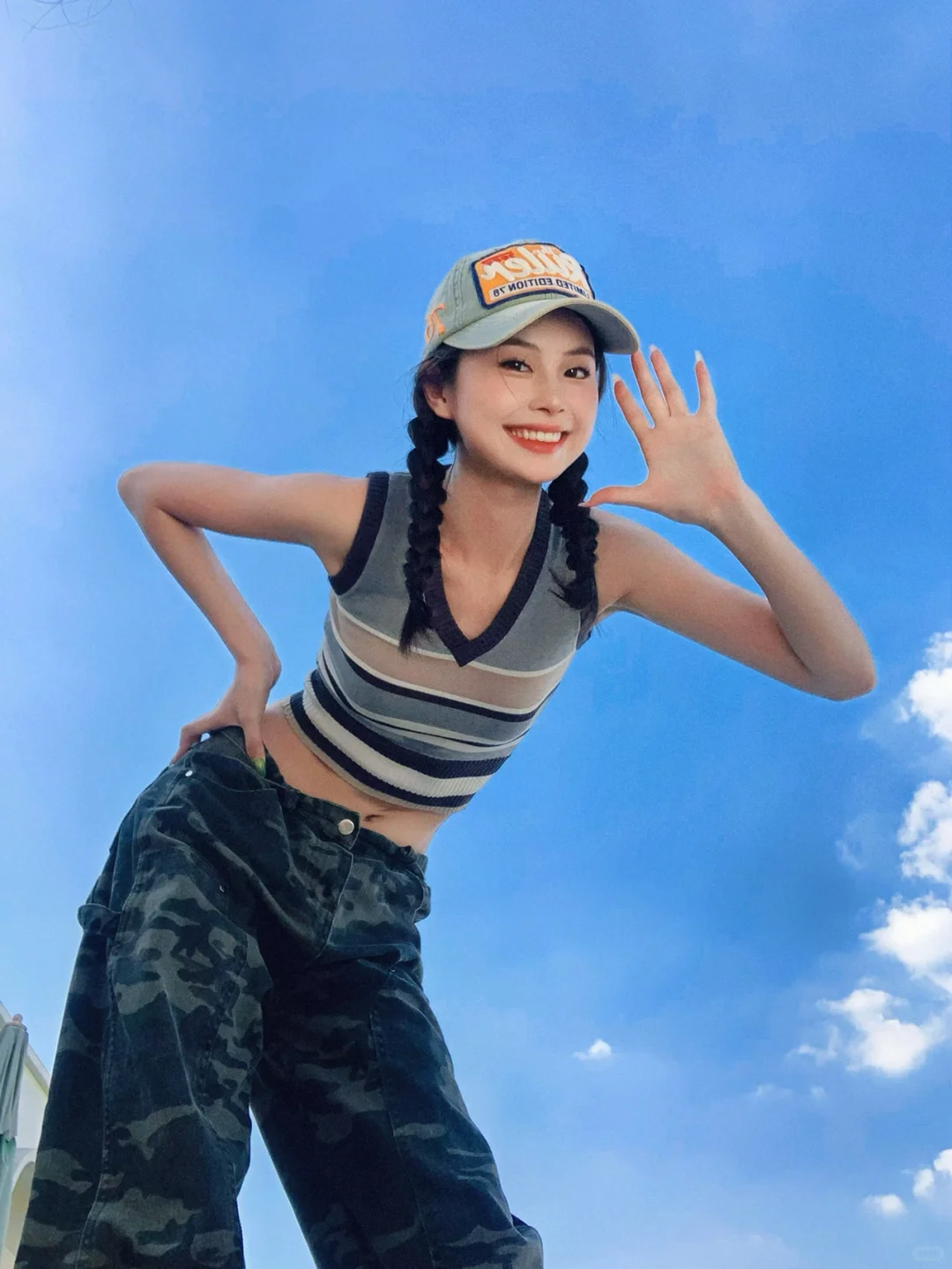 和天空合照☁️这个仰拍角度太绝啦❗️