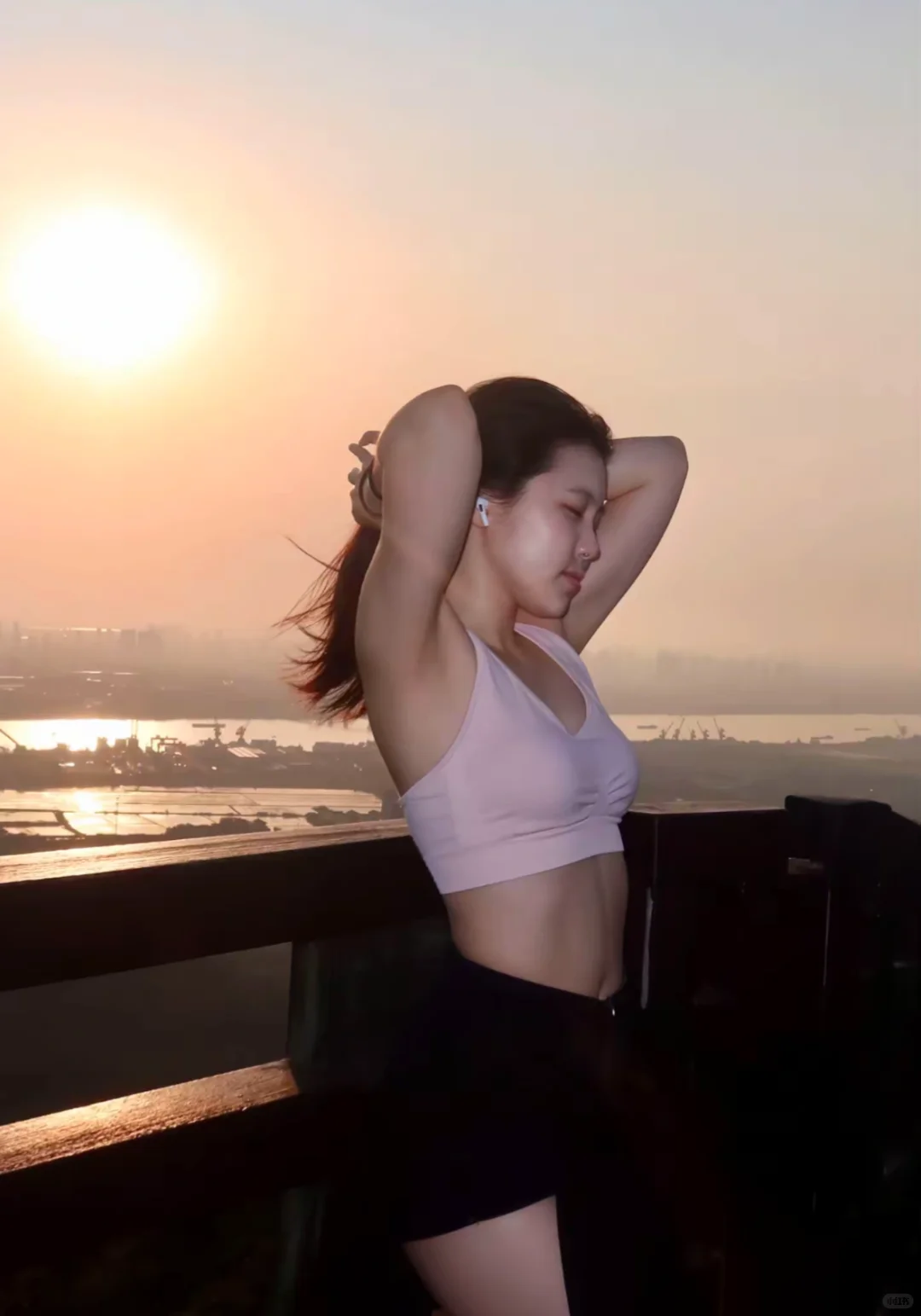 04女大模特 高配合度 蹲摄影约拍