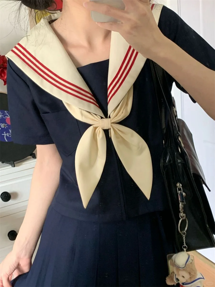 瘦10斤既视感！米领红三本JK制服是甜妹天花