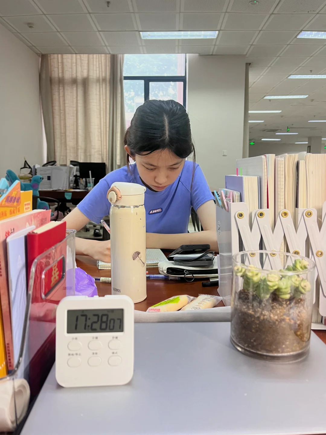 在图书馆怎么认识美女并且加上vx…