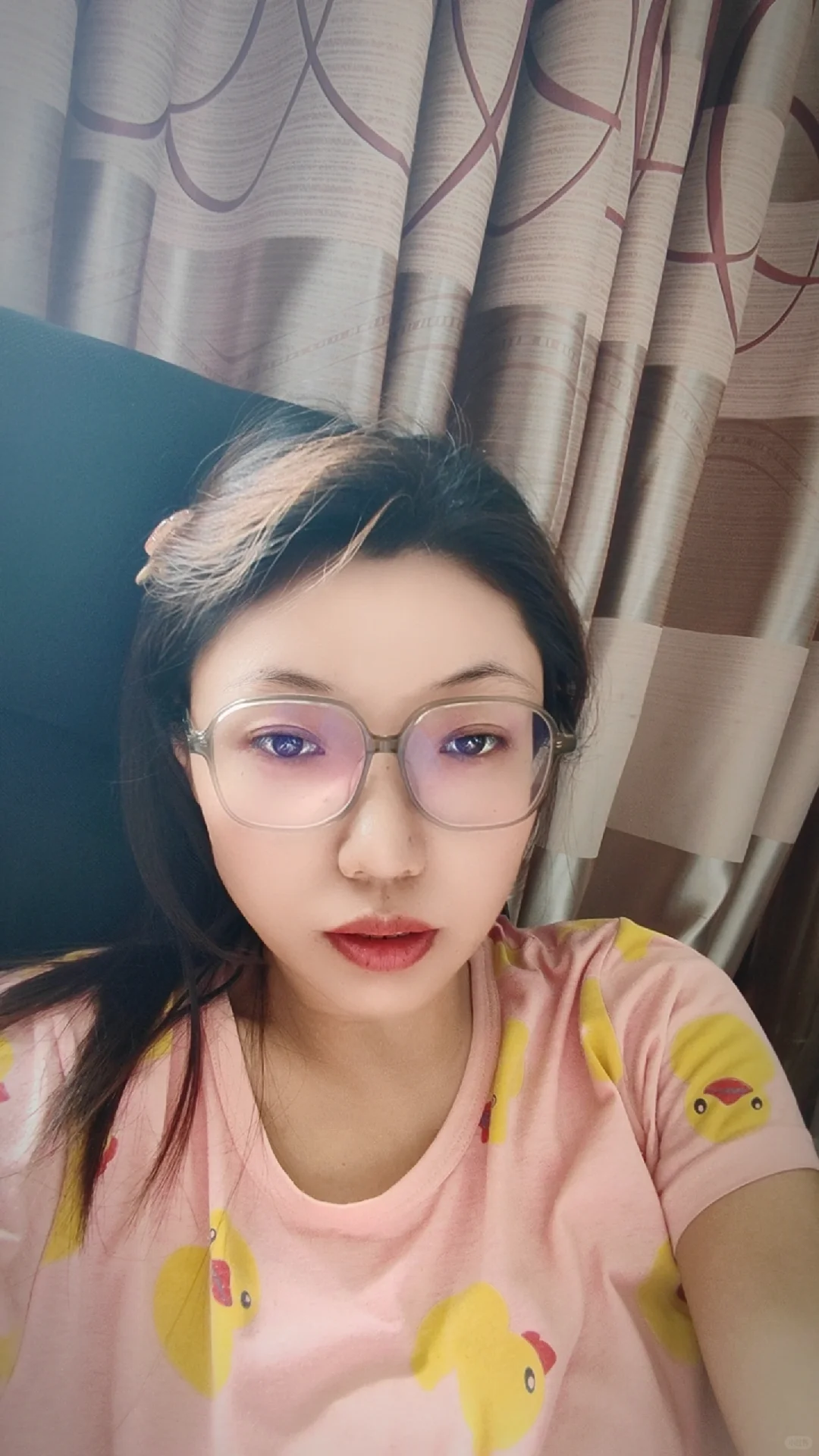 爱臭美的女生