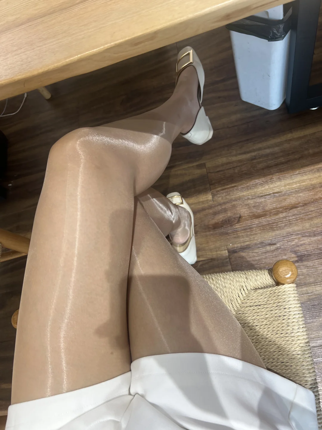 油亮0D肉色丝袜穿搭｜甜美风