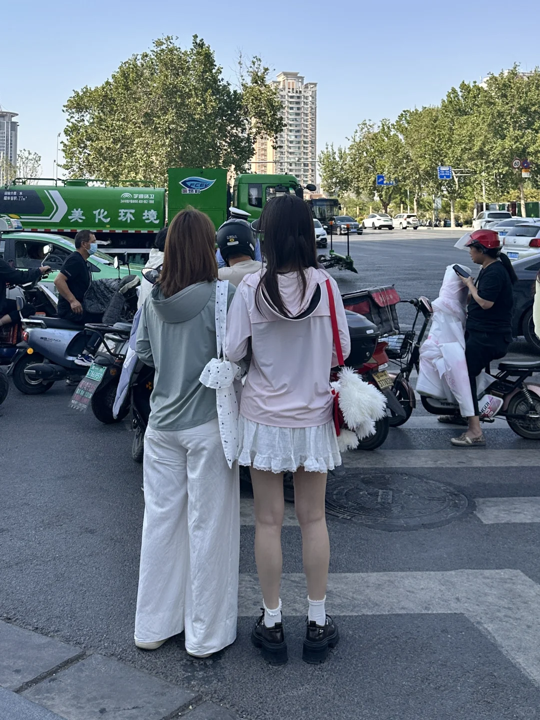 人群中，还是能一眼看出大学生