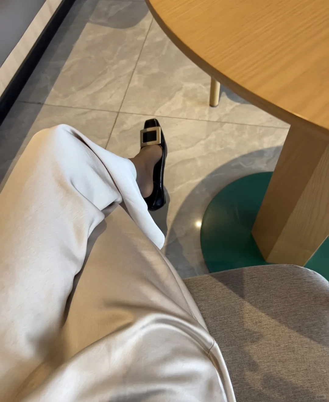 每天下车选一双高跟鞋👠上班