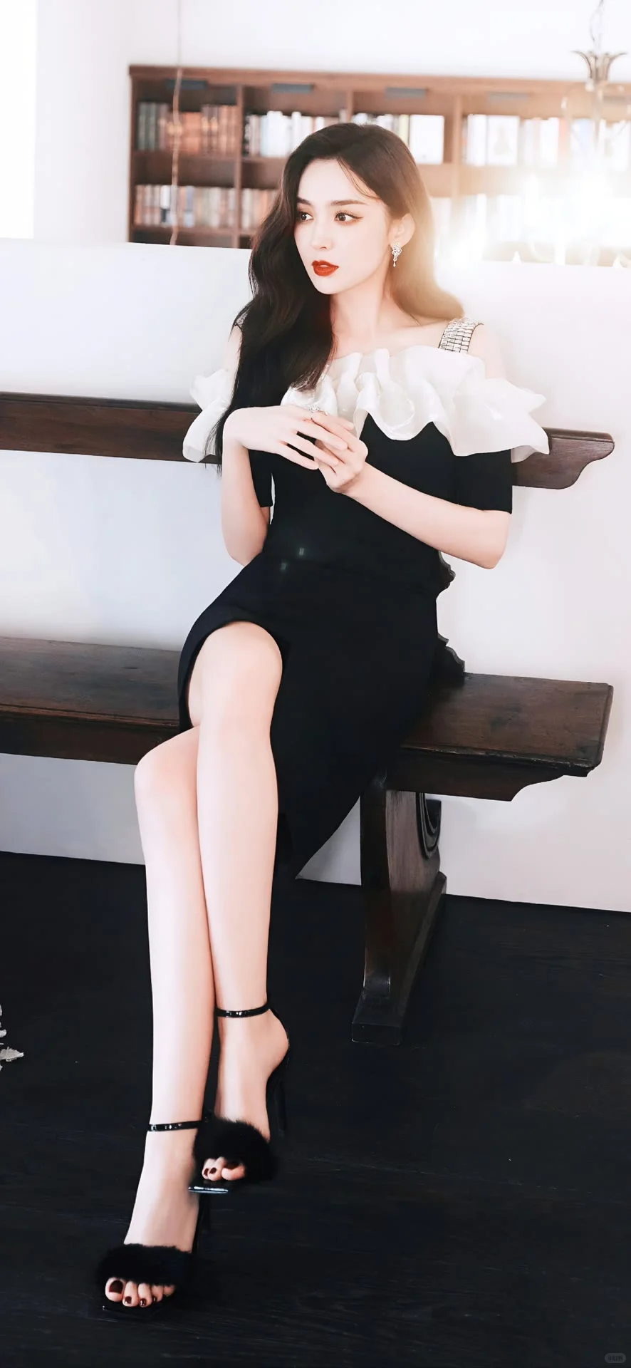 古力娜扎！美艳冷飒！美腿玉足！