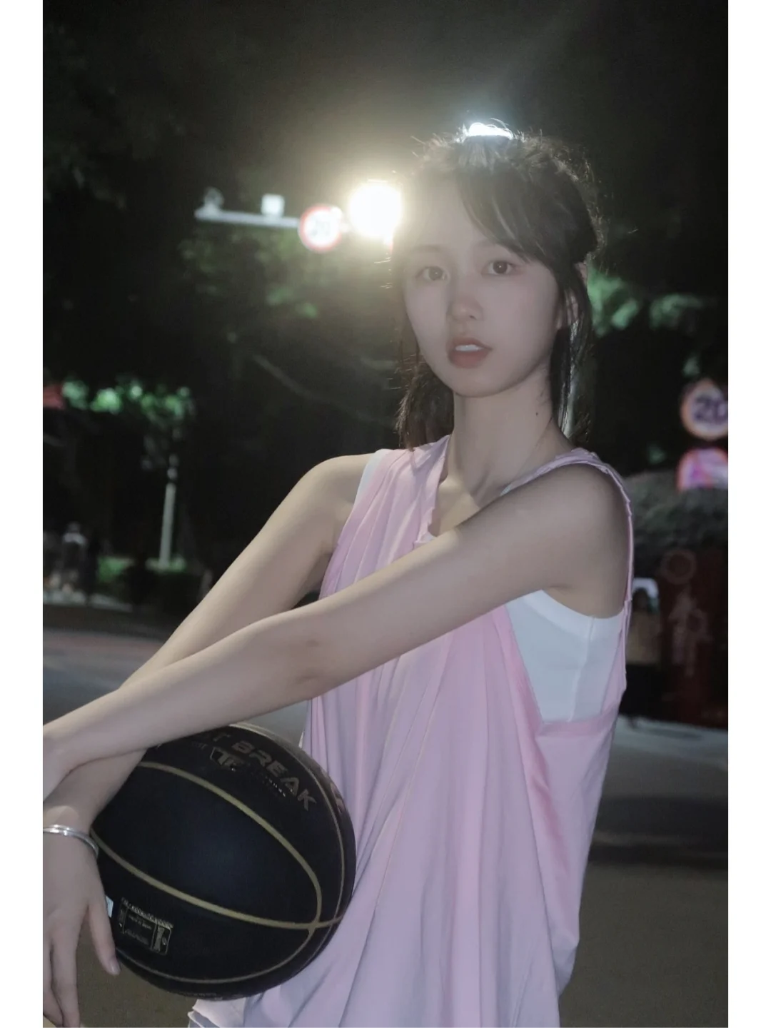 拜托！会打篮球的女生超酷的耶