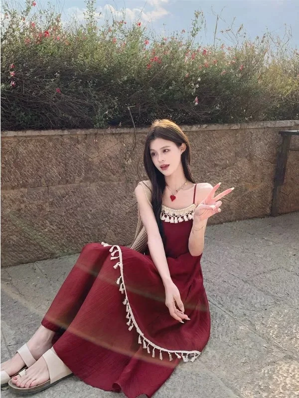 复古红连衣裙的高级感真的绝了～