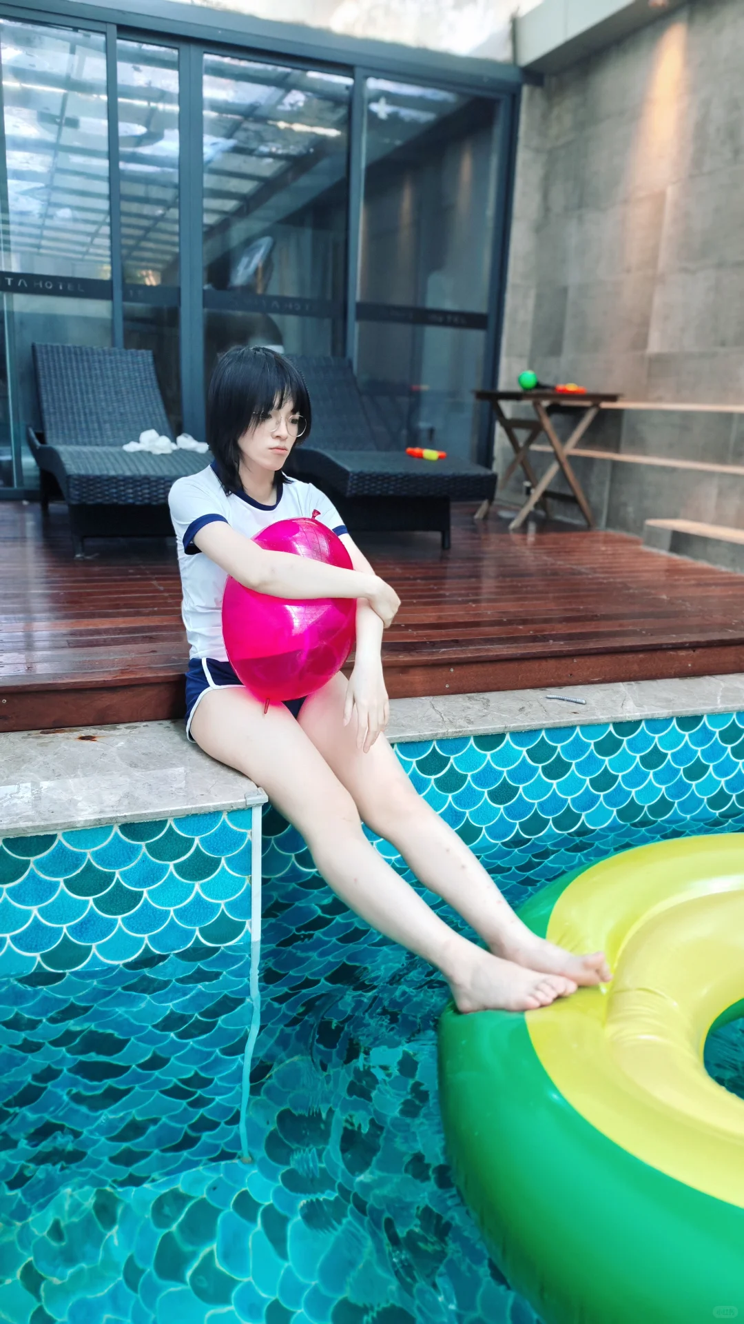 泳池边的体操服女孩～～🎈