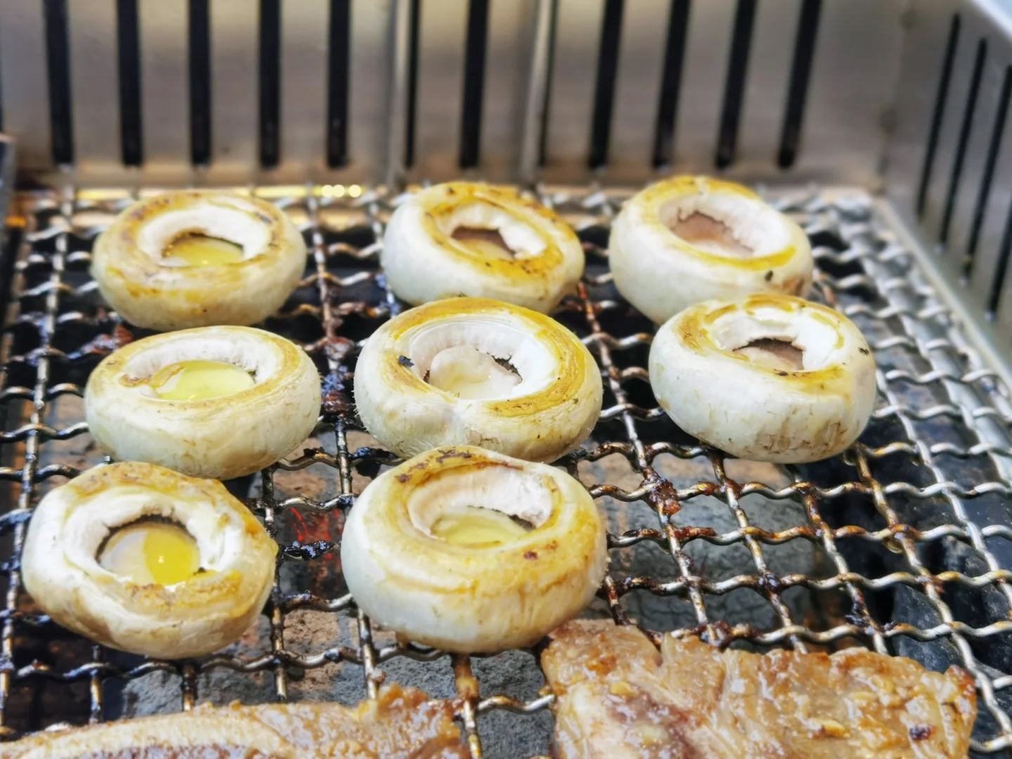 觅餮碳烤泳池边的烧烤