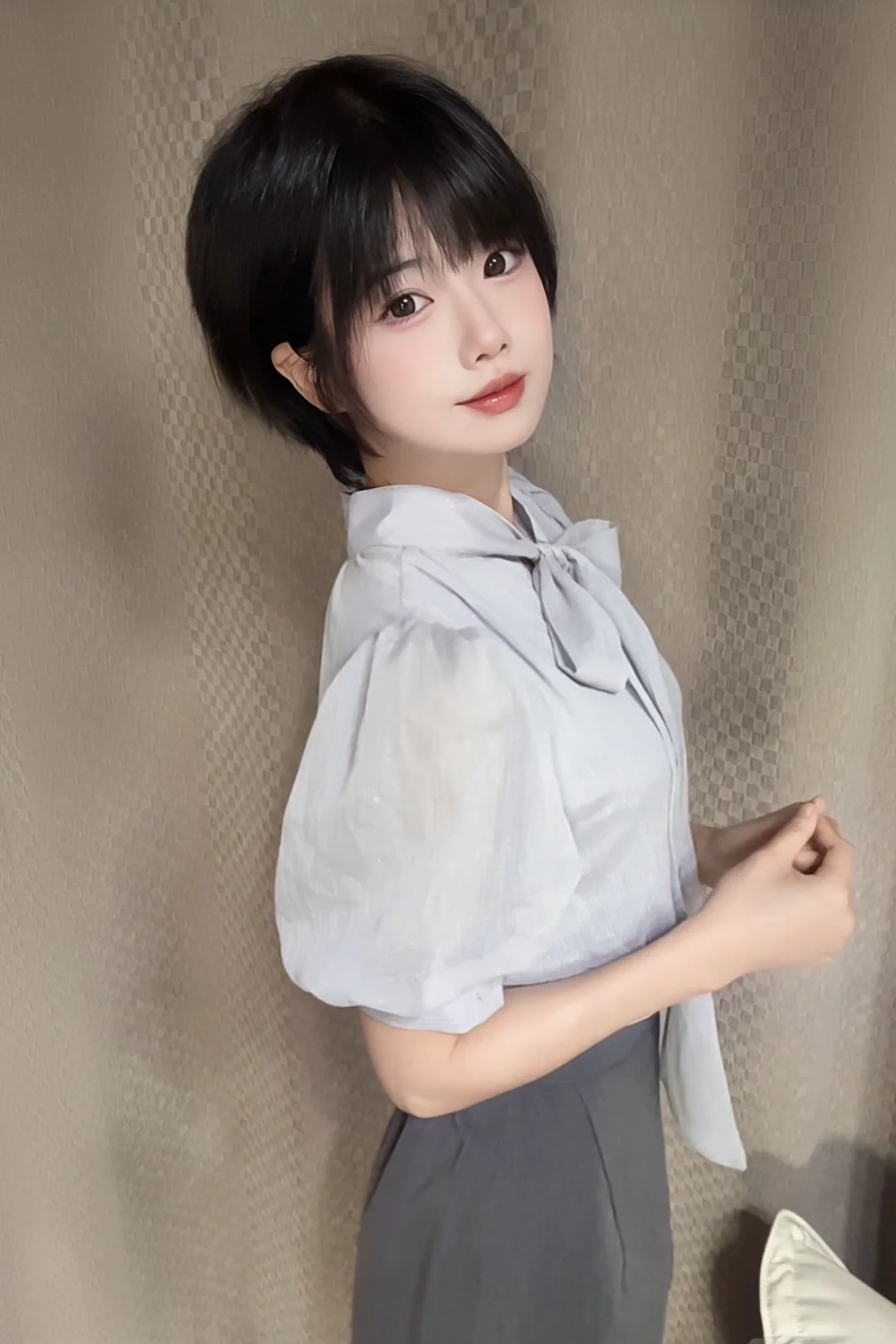 通勤日女职员也可以超漂亮