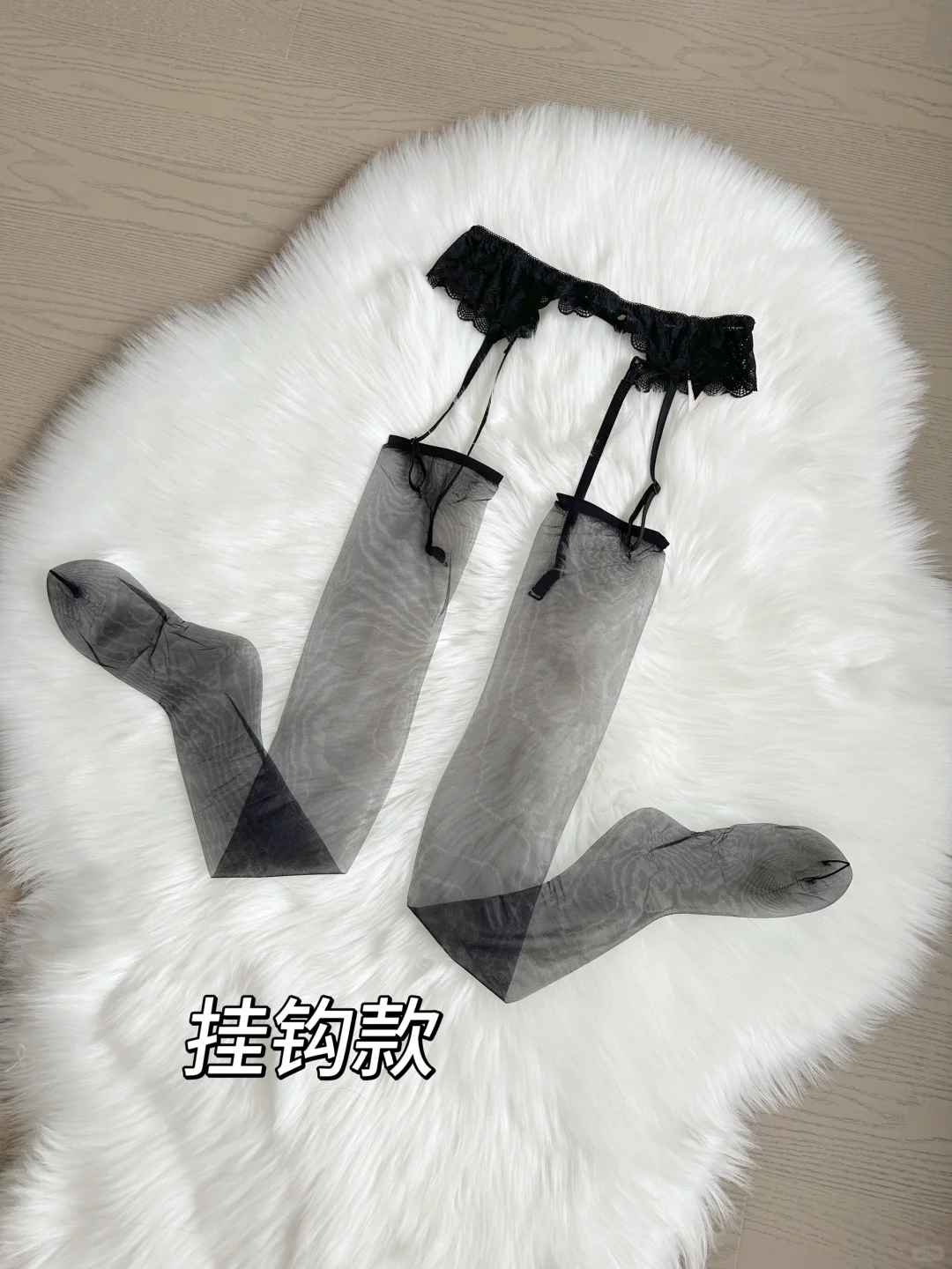 随手抓拍，喝着奶茶穿着丝！还是个肉丝吊袜