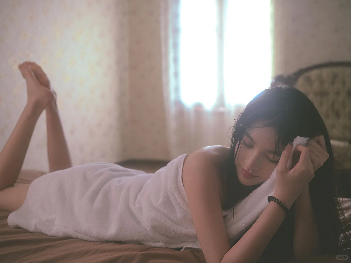 摄影师强推❗温柔日系胶片感居家少女写真❗