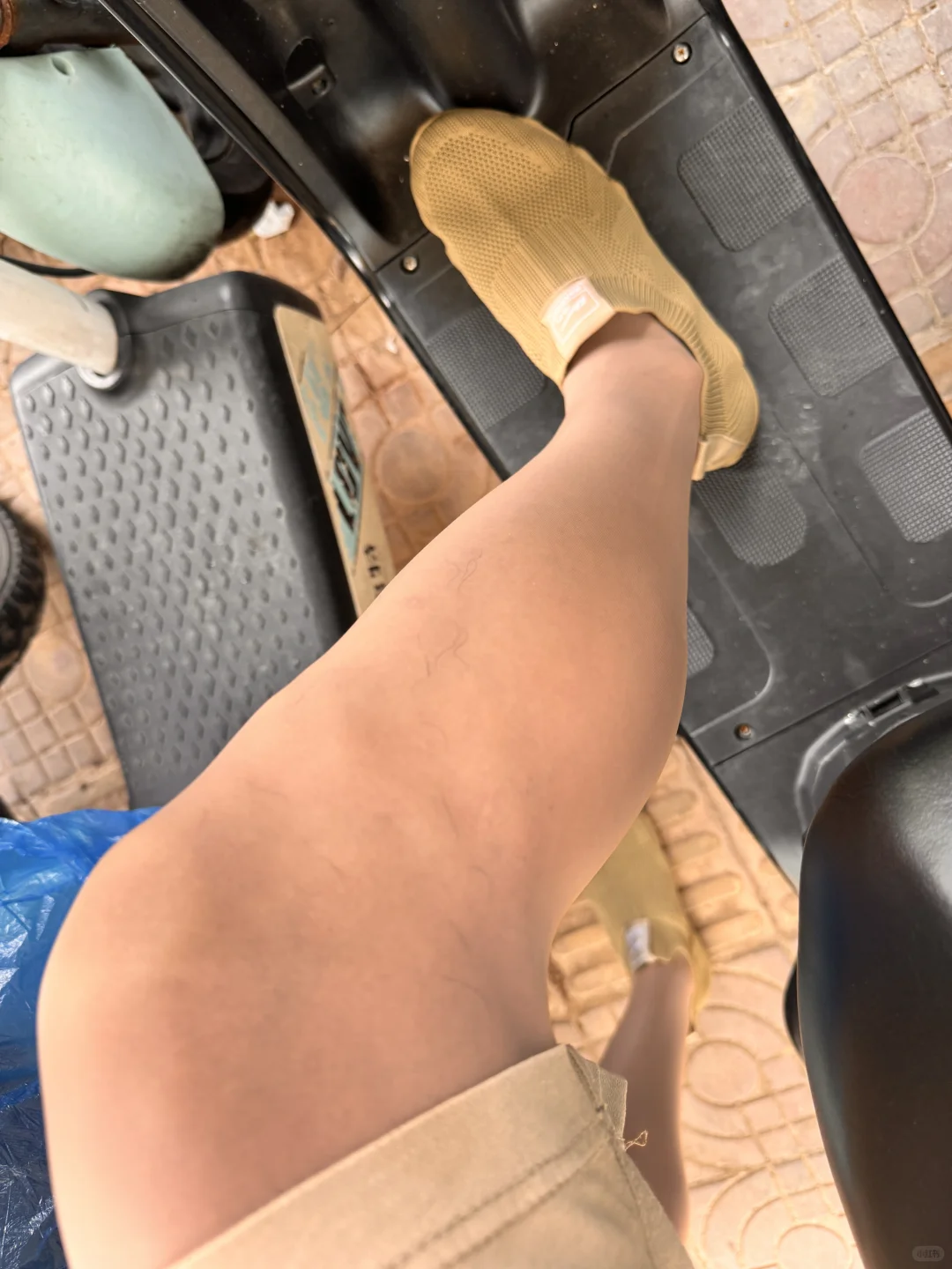 短裤+肉丝：出去炸街了兄弟姐妹们